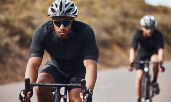 Spor Yaparken Takılan Koruyucu Gözlükler Spor Yaparken Takılan Koruyucu Gözlükler